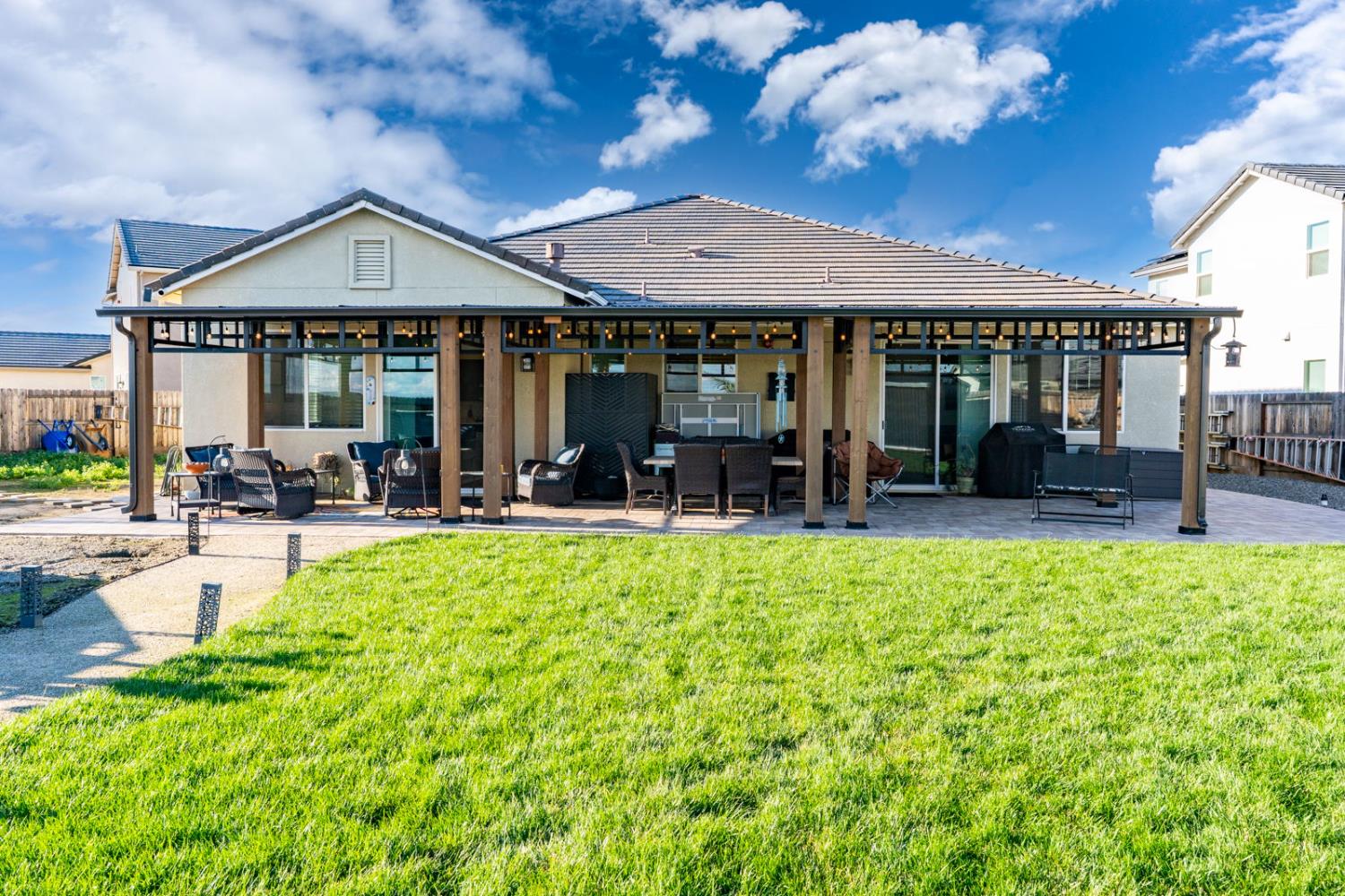 1201 Gypsum Dr, Los Banos, CA 93635