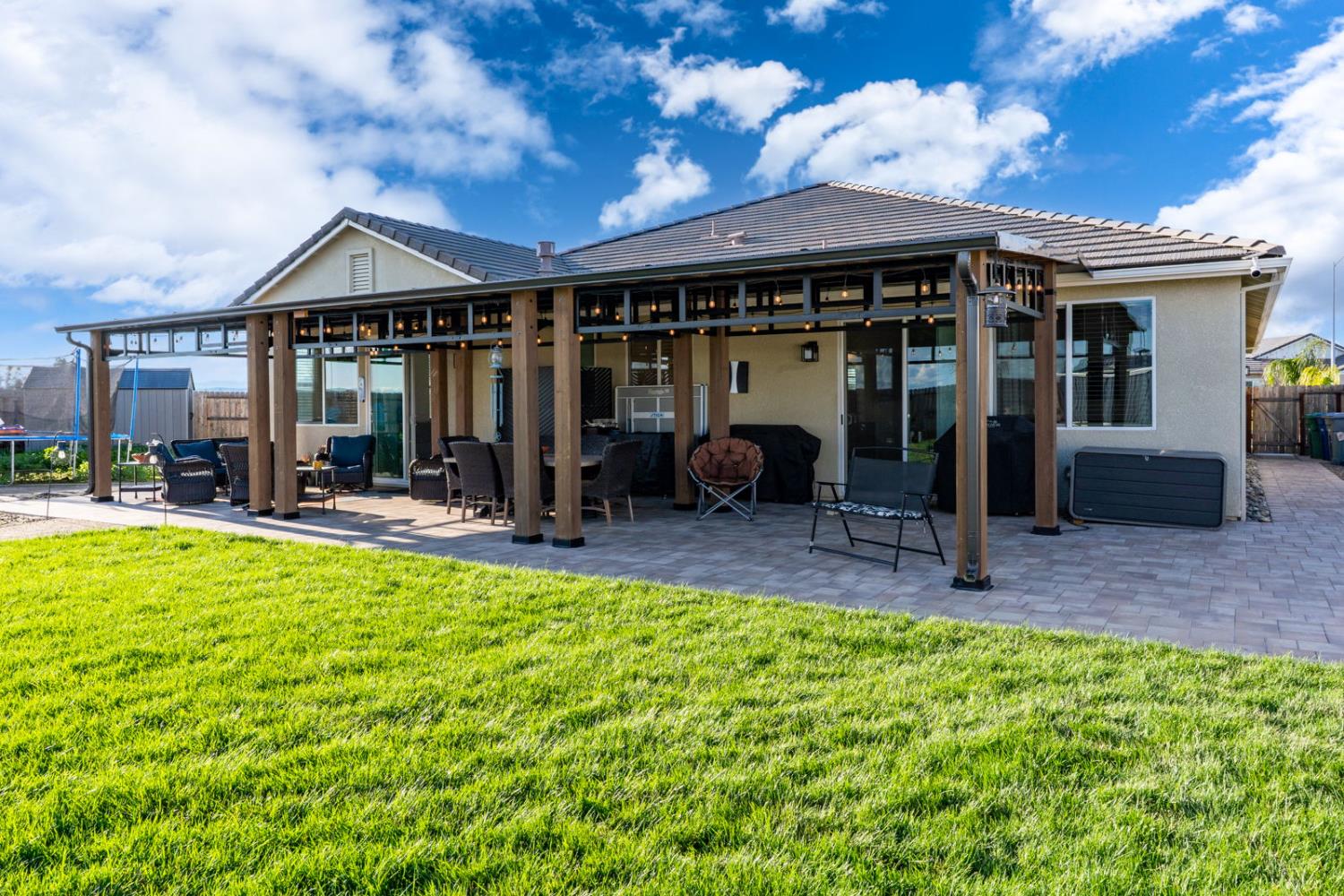 1201 Gypsum Dr, Los Banos, CA 93635