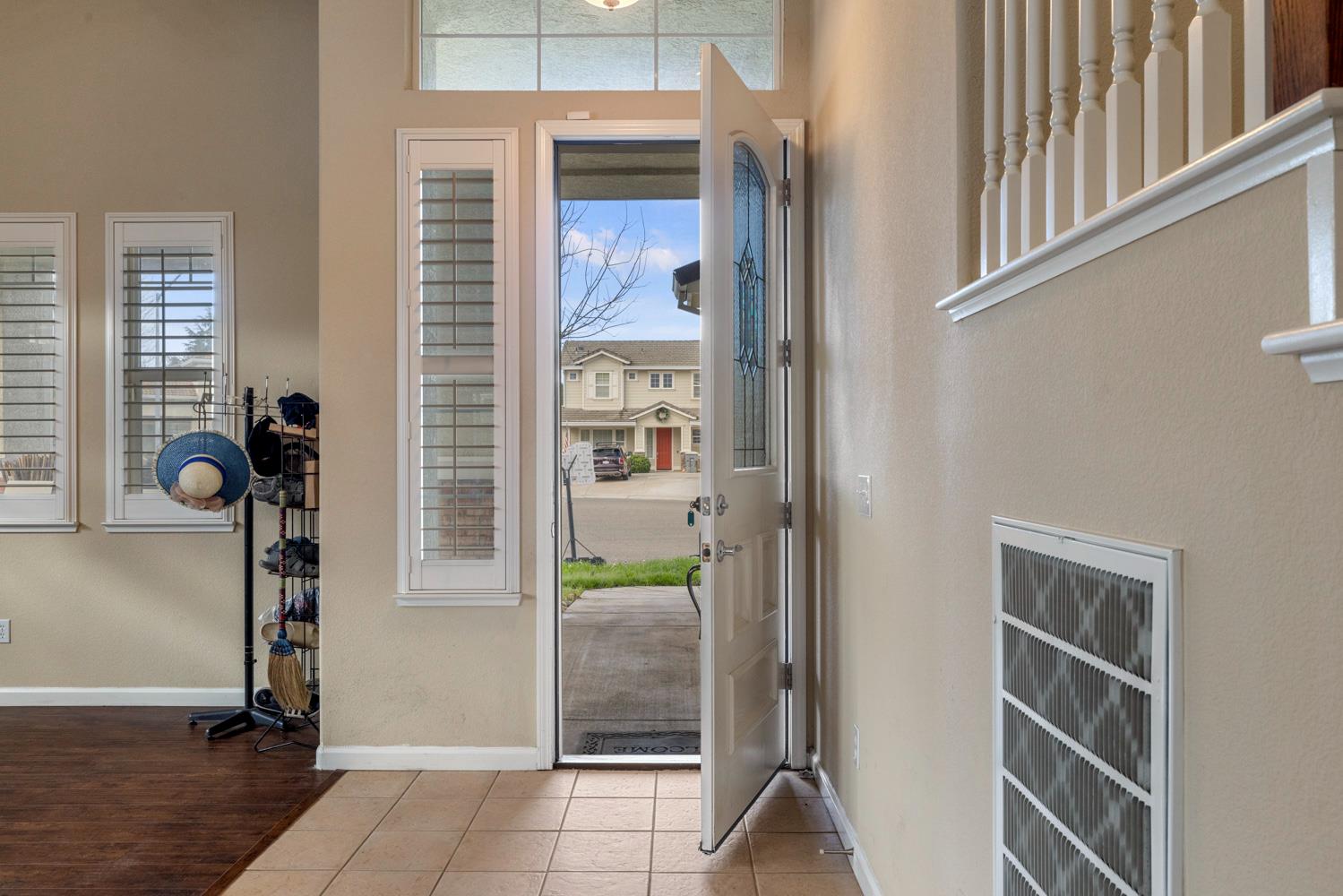 5610 Coloma Ct, Riverbank, CA 95367