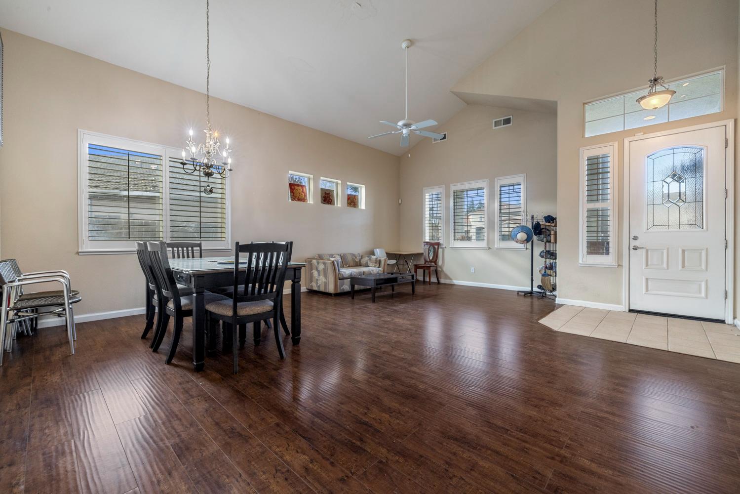 5610 Coloma Ct, Riverbank, CA 95367