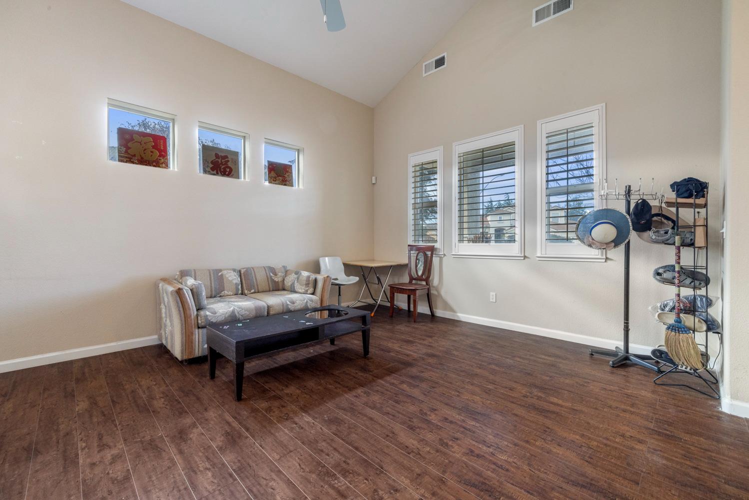 5610 Coloma Ct, Riverbank, CA 95367