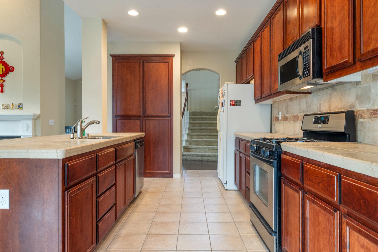 5610 Coloma Ct, Riverbank, CA 95367