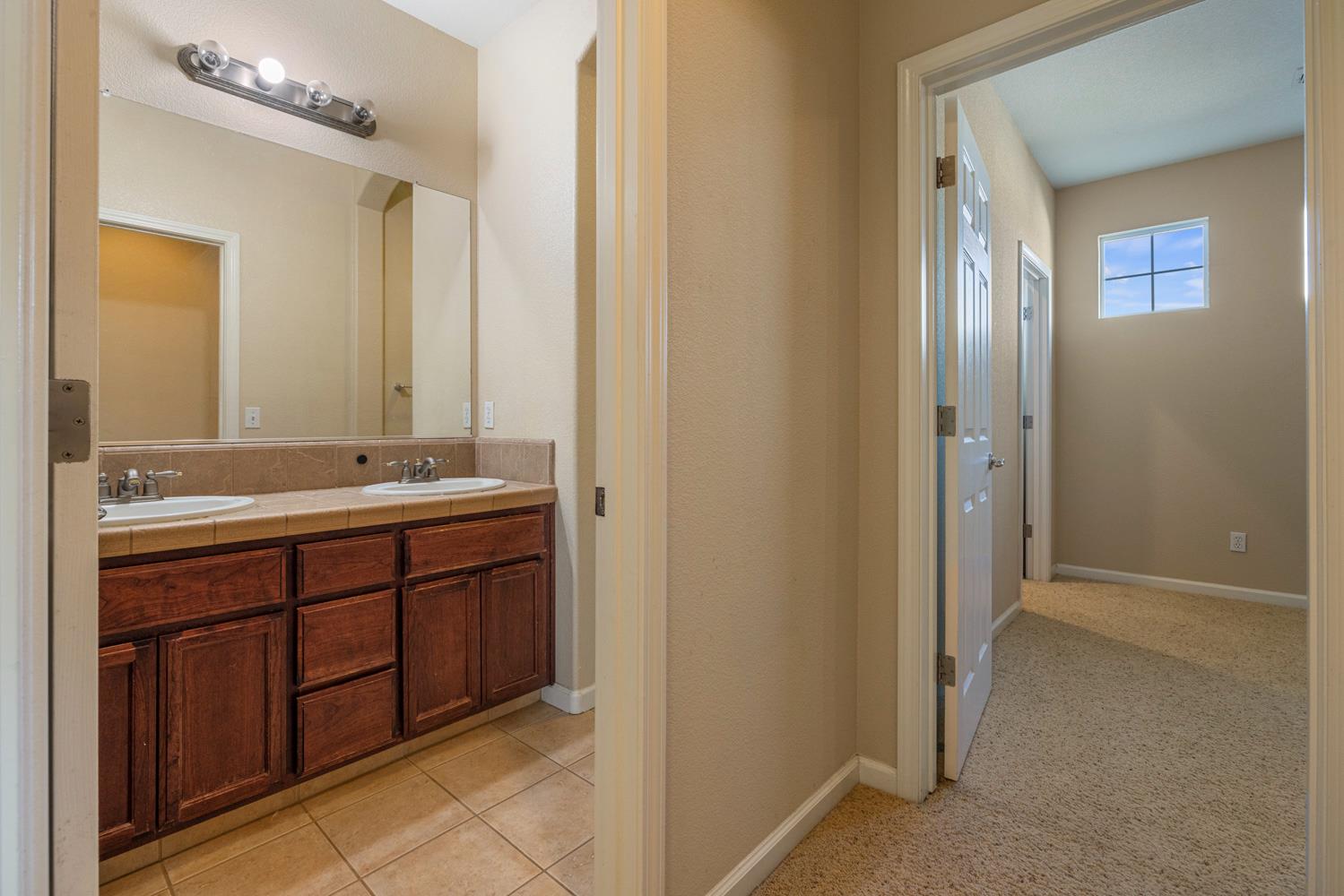 5610 Coloma Ct, Riverbank, CA 95367