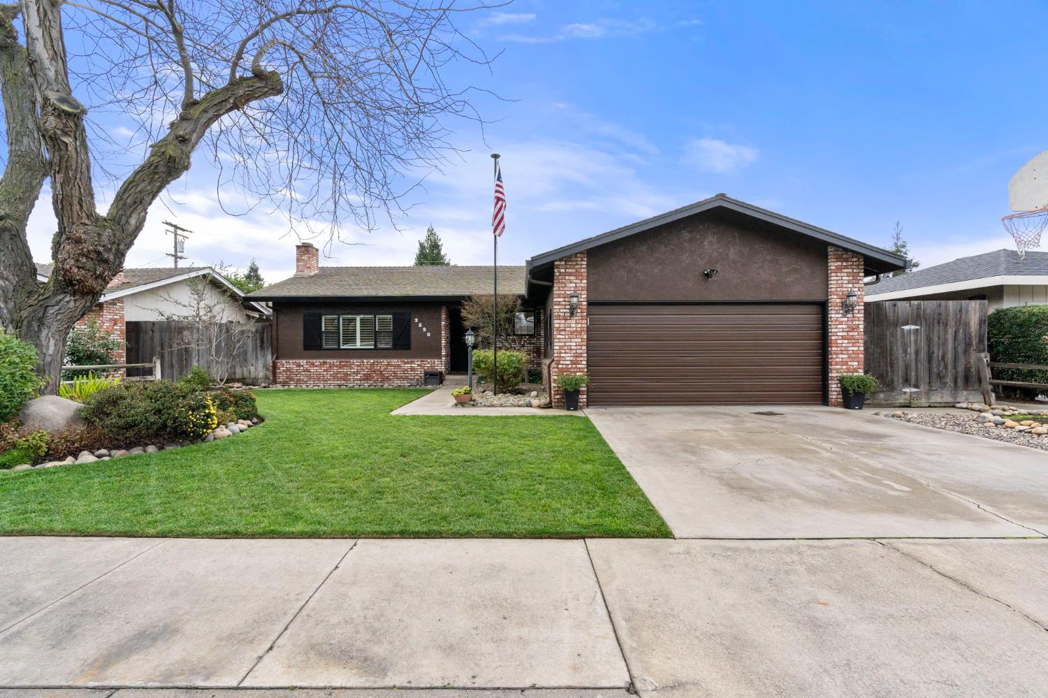 2320 E Canal Dr, Turlock, CA 95380