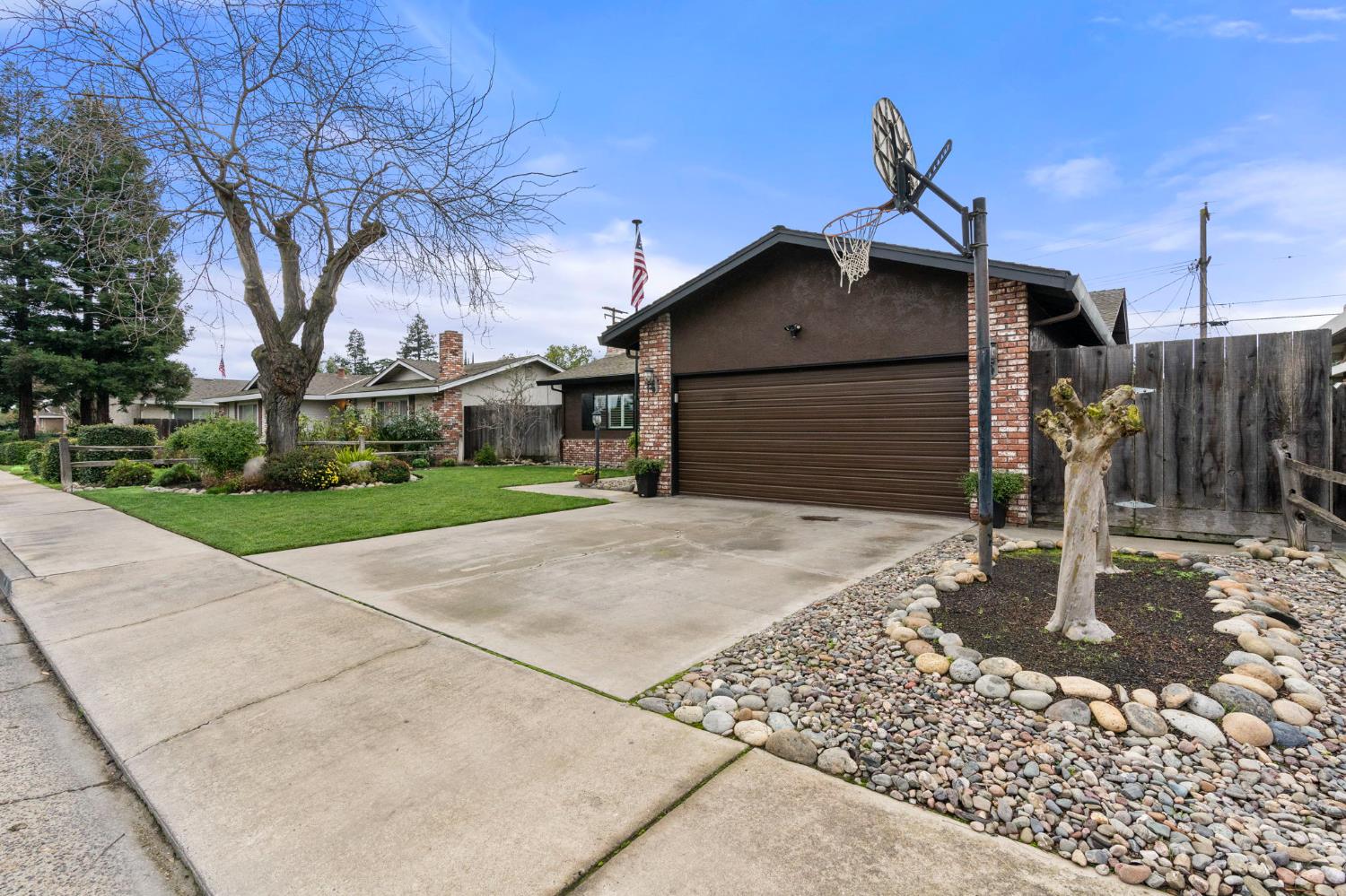 2320 E Canal Dr, Turlock, CA 95380