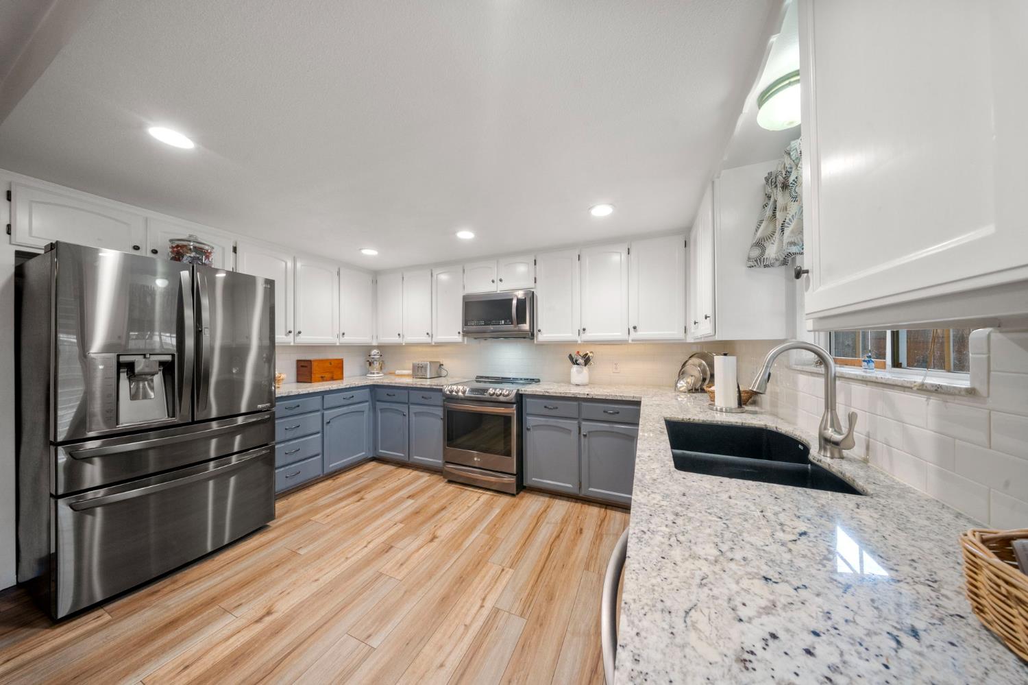 2320 E Canal Dr, Turlock, CA 95380