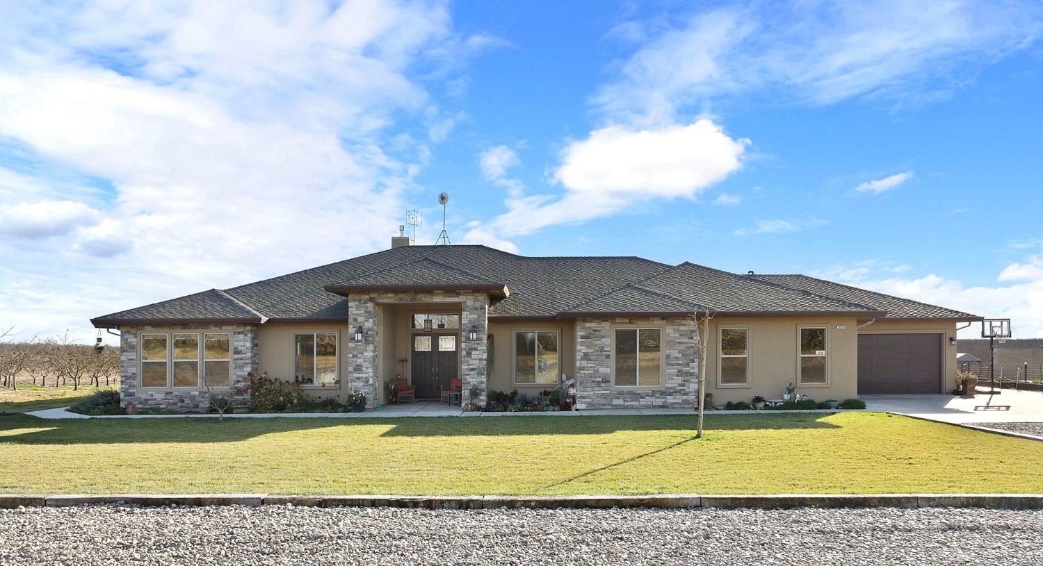 10393 Bradbury Rd, Ballico, CA 95303