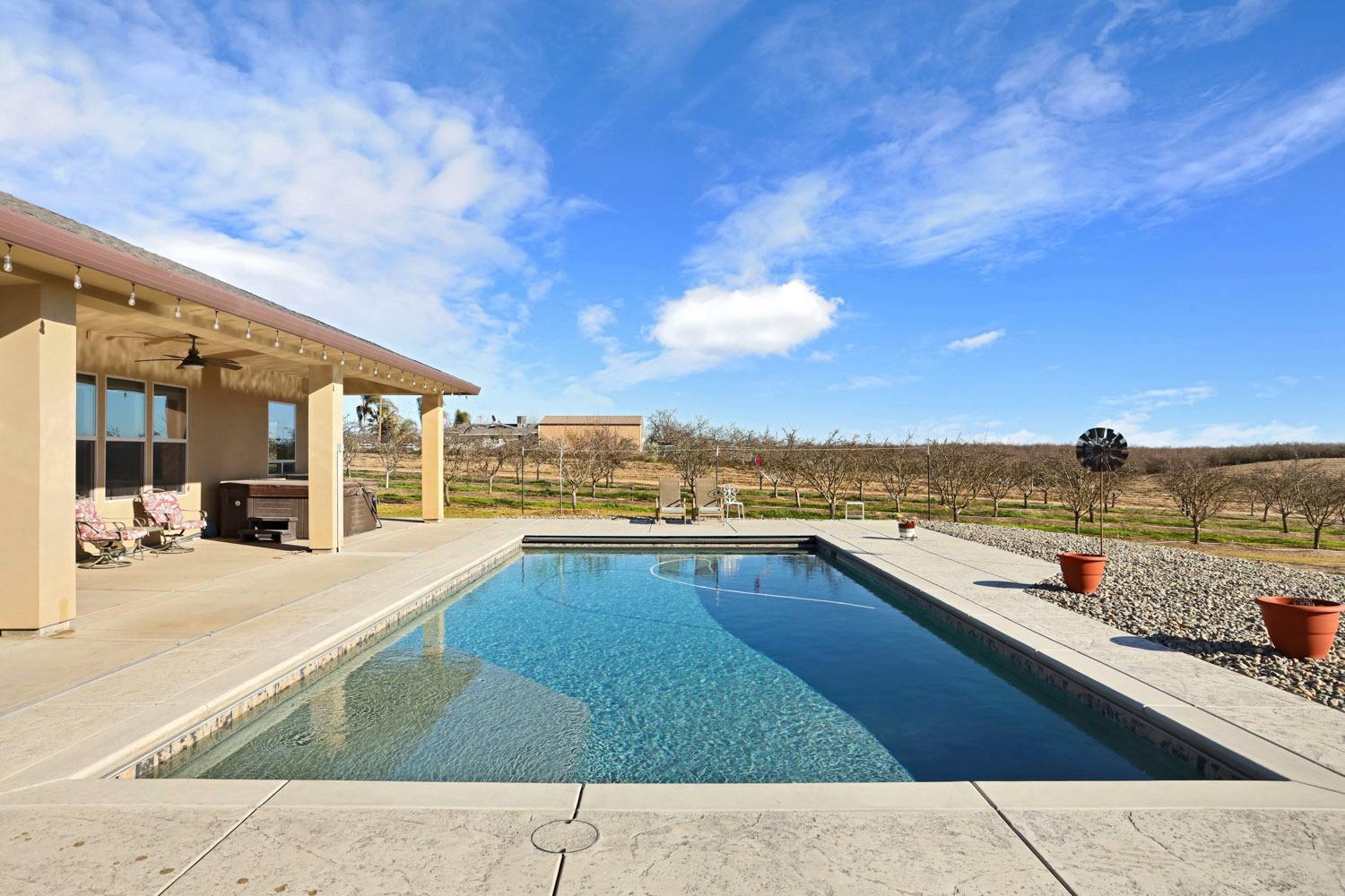 10393 Bradbury Rd, Ballico, CA 95303