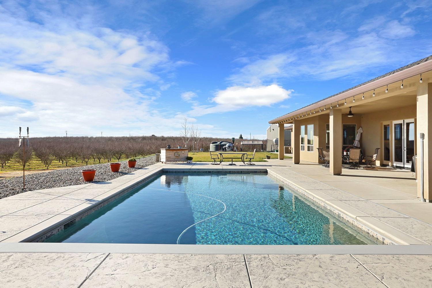 10393 Bradbury Rd, Ballico, CA 95303