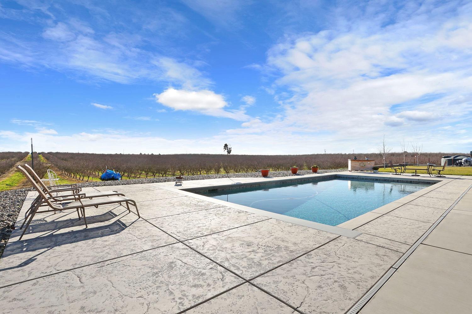 10393 Bradbury Rd, Ballico, CA 95303