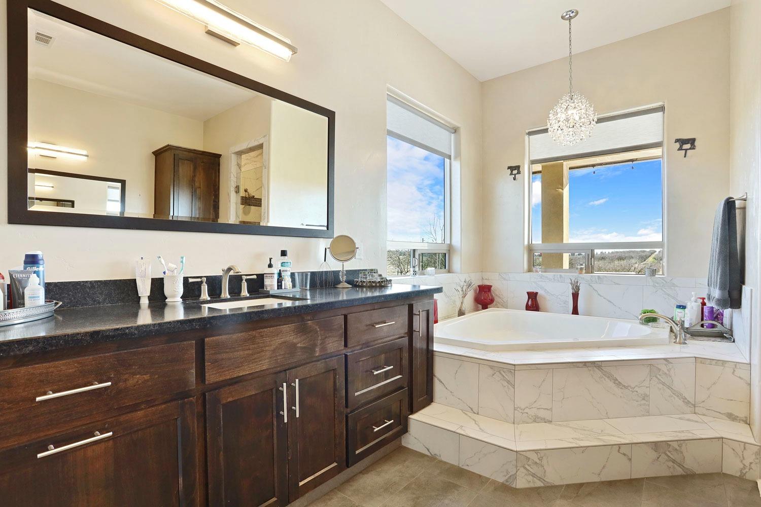 10393 Bradbury Rd, Ballico, CA 95303