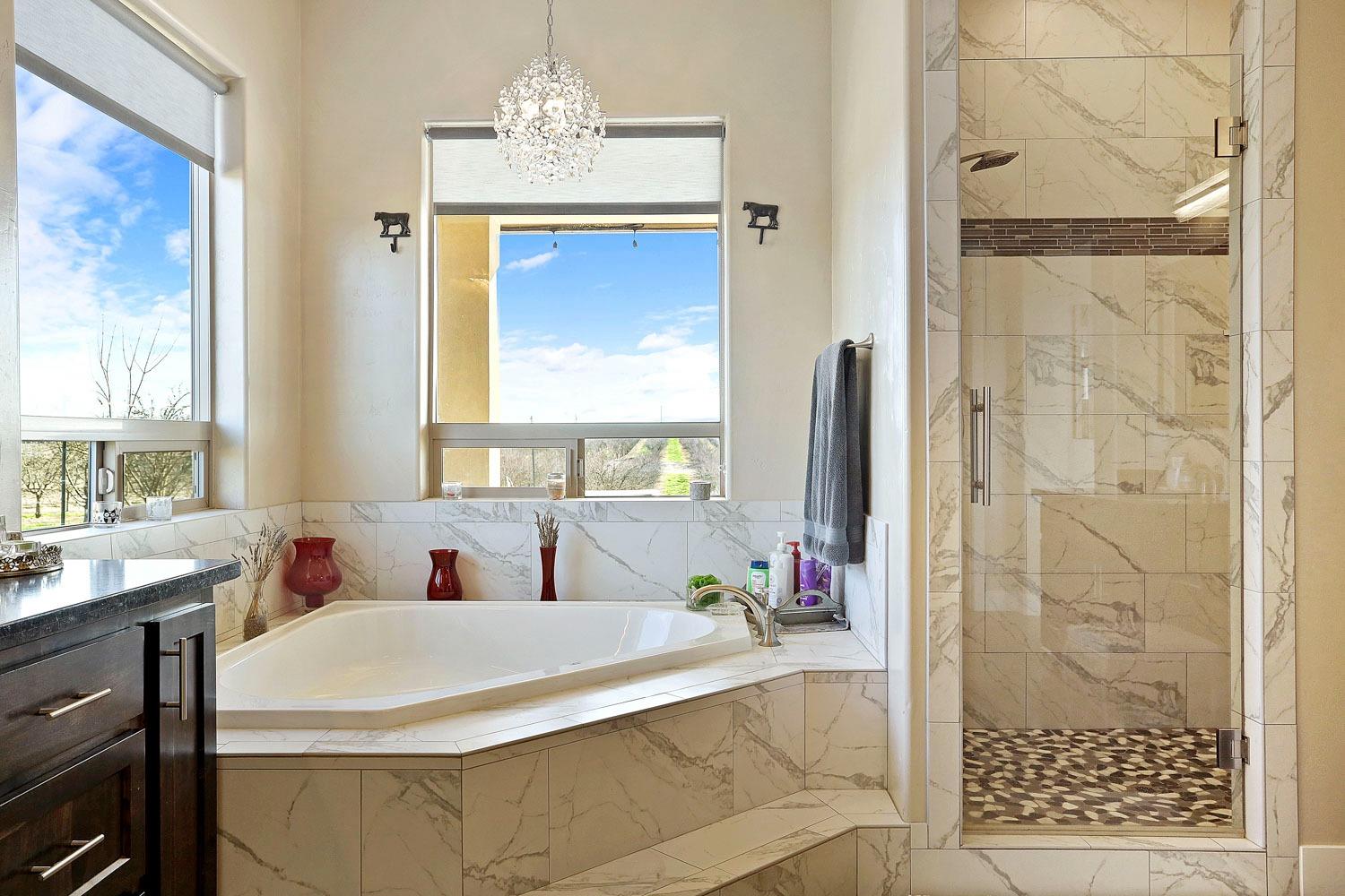 10393 Bradbury Rd, Ballico, CA 95303