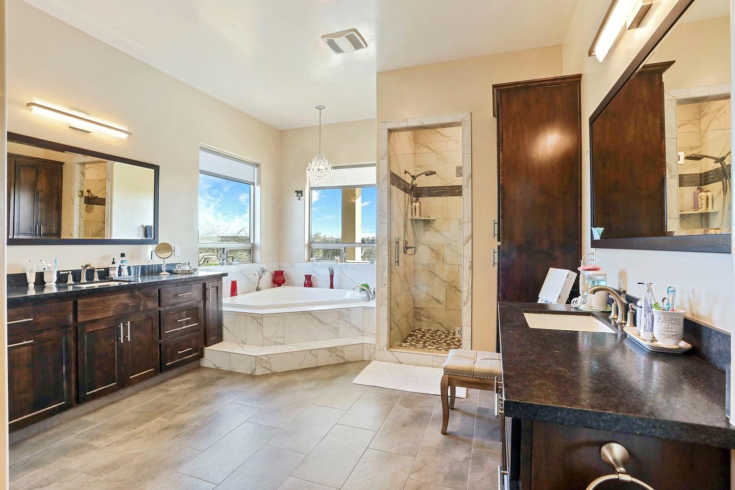 10393 Bradbury Rd, Ballico, CA 95303