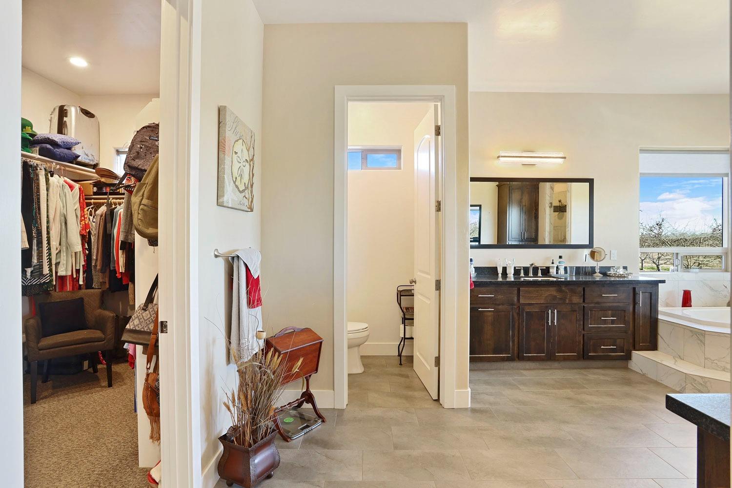 10393 Bradbury Rd, Ballico, CA 95303