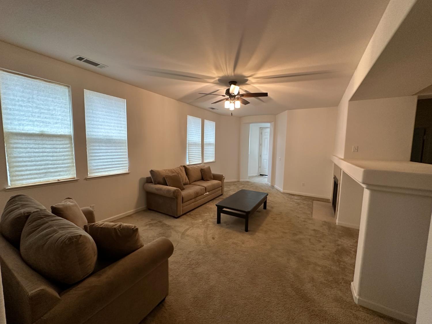 1649 Maidencane Way, Los Banos, CA 93635