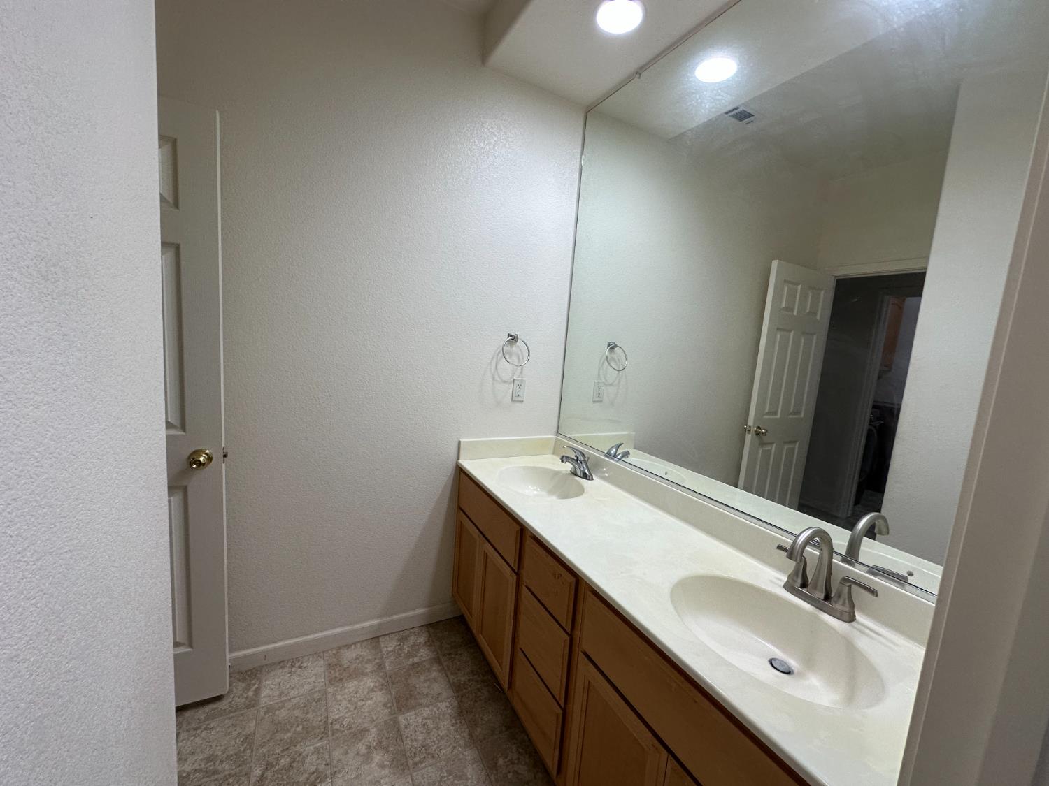 1649 Maidencane Way, Los Banos, CA 93635