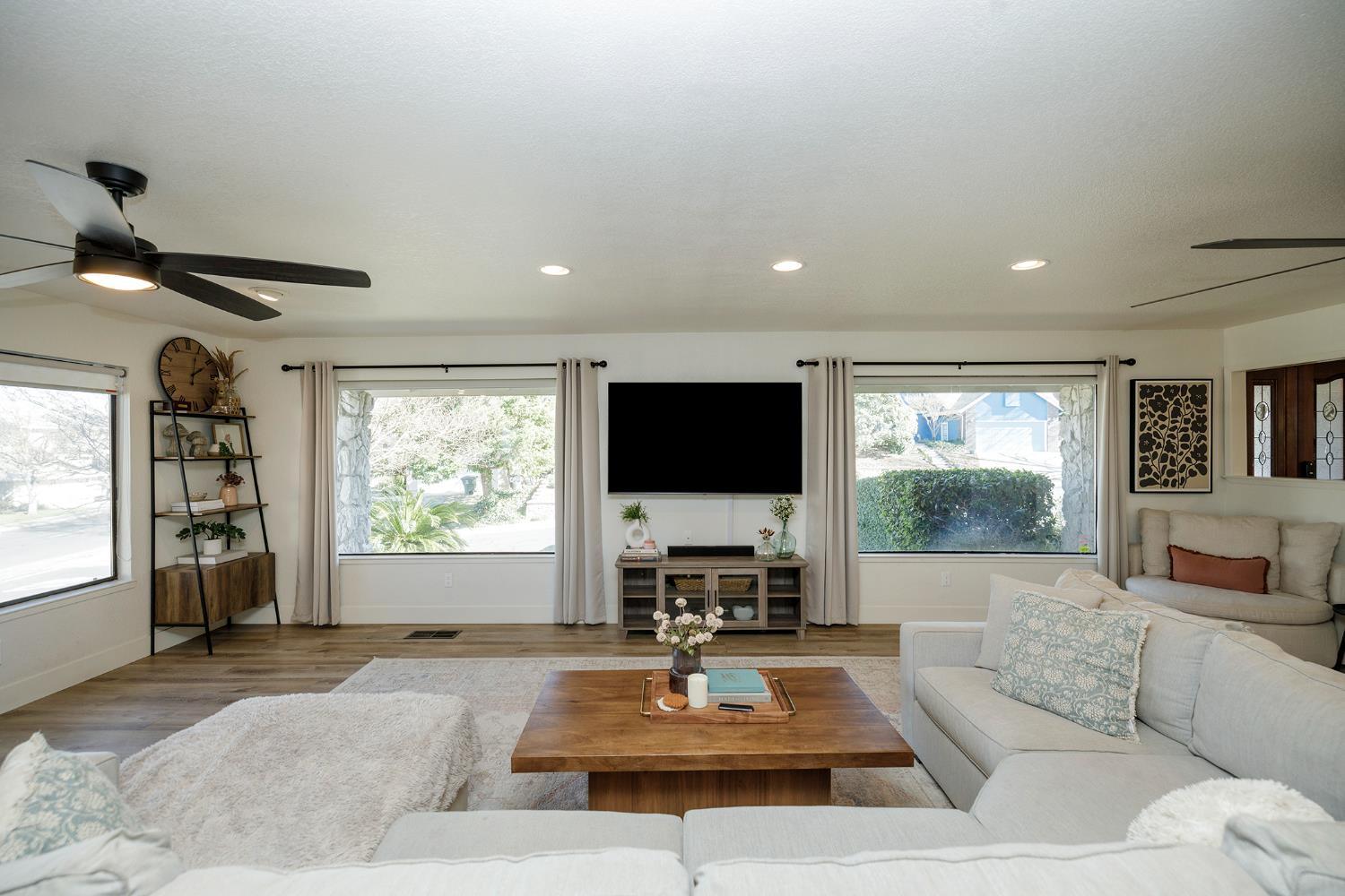 884 Hillswood Ct, Oakdale, CA 95361