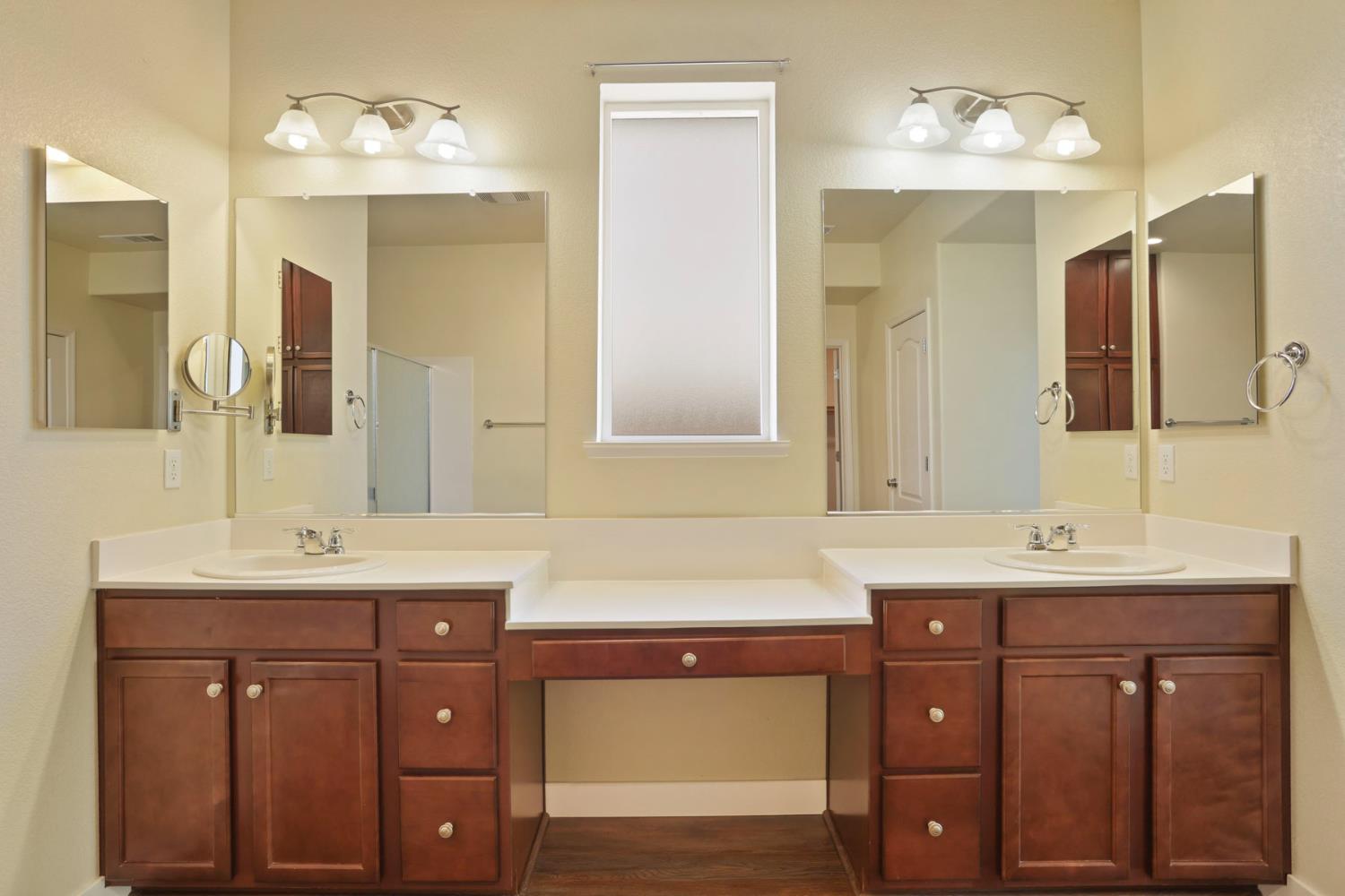 2364 Inyo Pl, Manteca, CA 95337