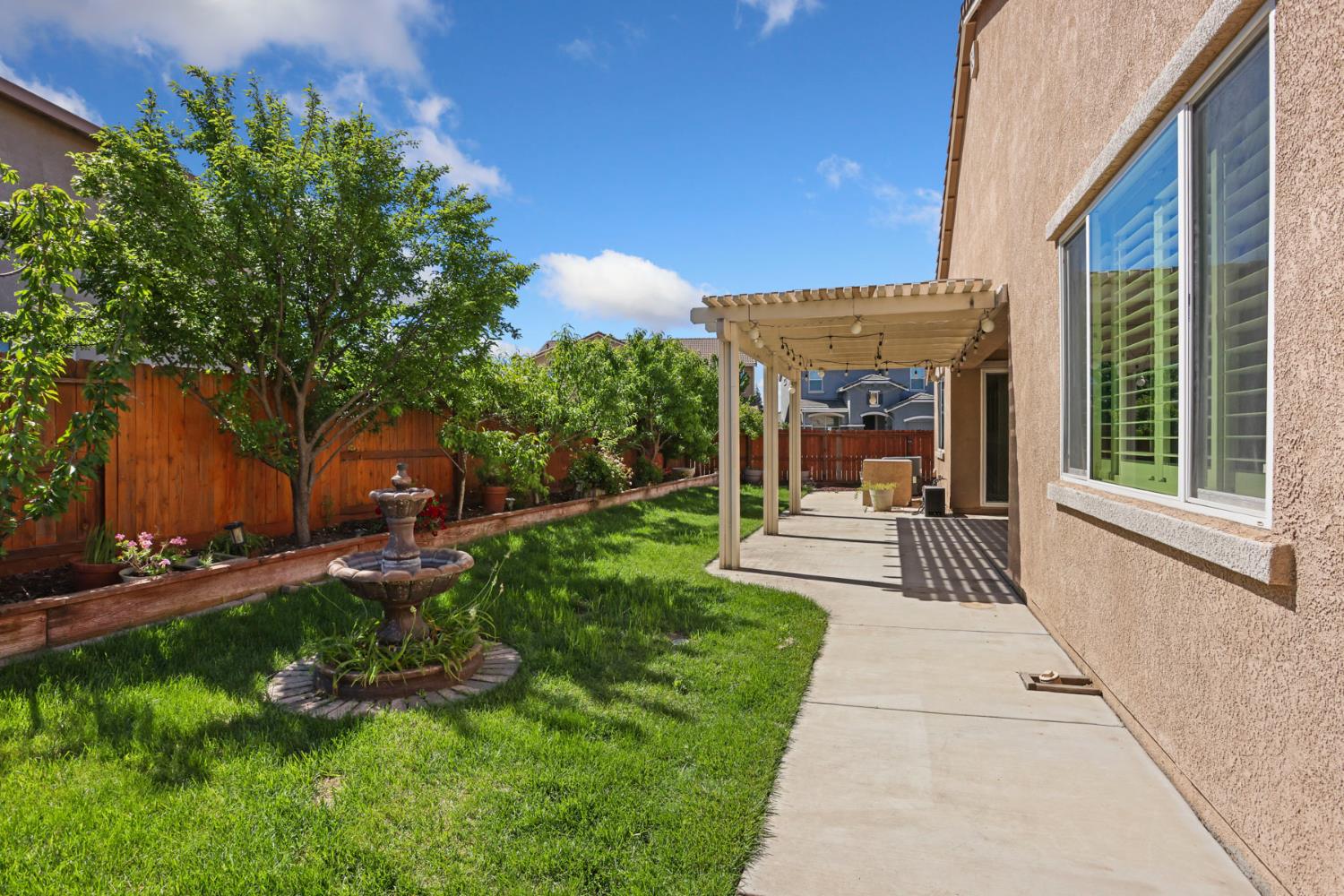 2364 Inyo Pl, Manteca, CA 95337