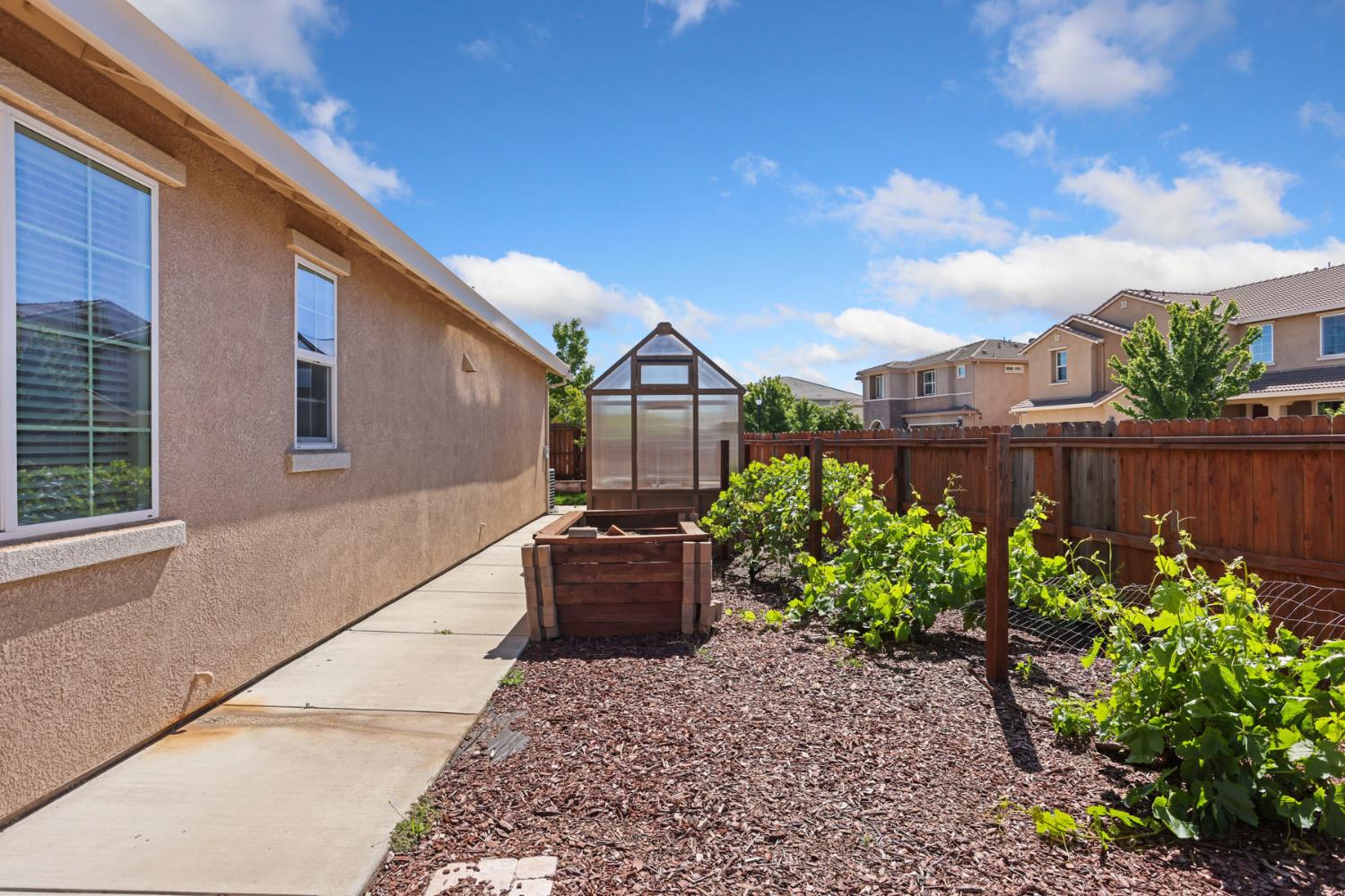 2364 Inyo Pl, Manteca, CA 95337