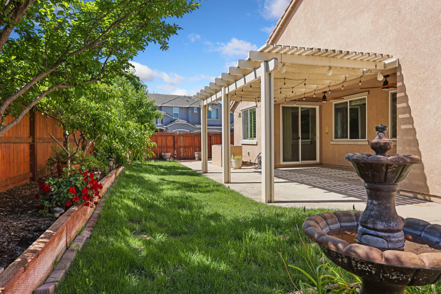 2364 Inyo Pl, Manteca, CA 95337