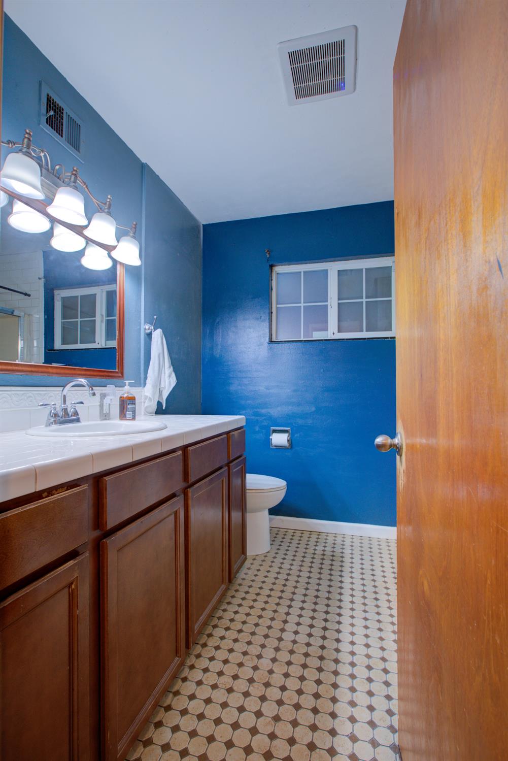 1197 S Minaret Ave, Turlock, CA 95380