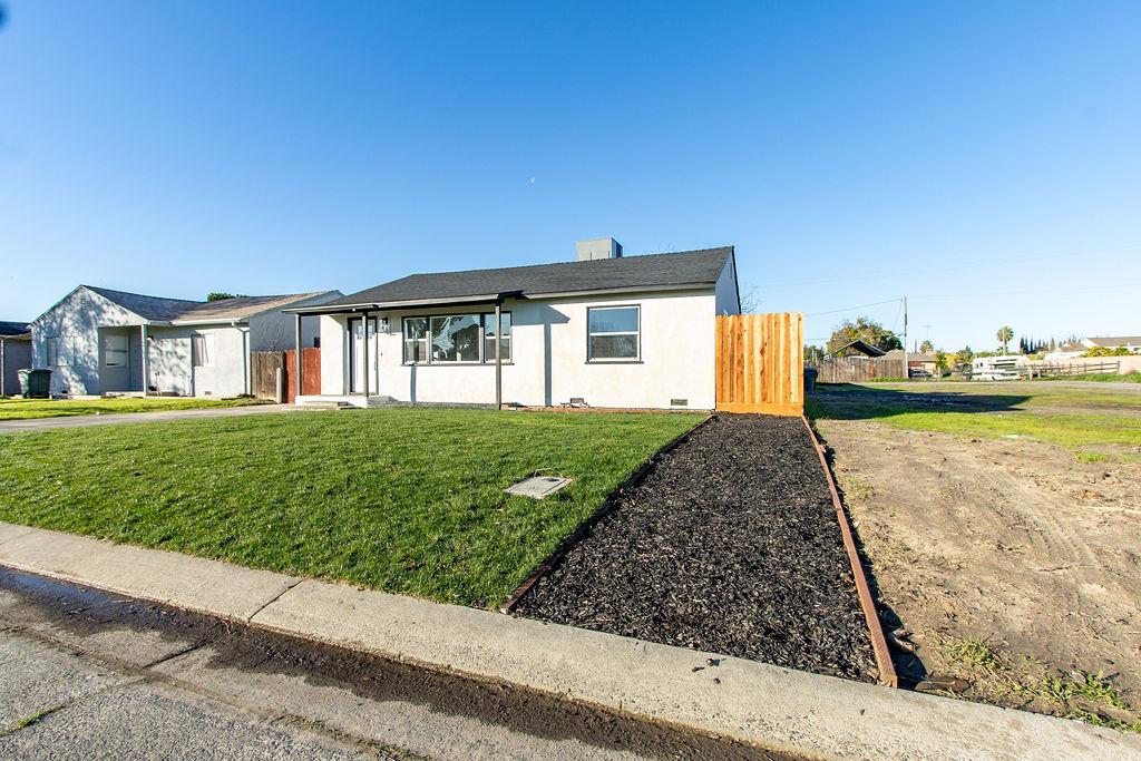 1665 Lois Way, Ceres, CA 95307