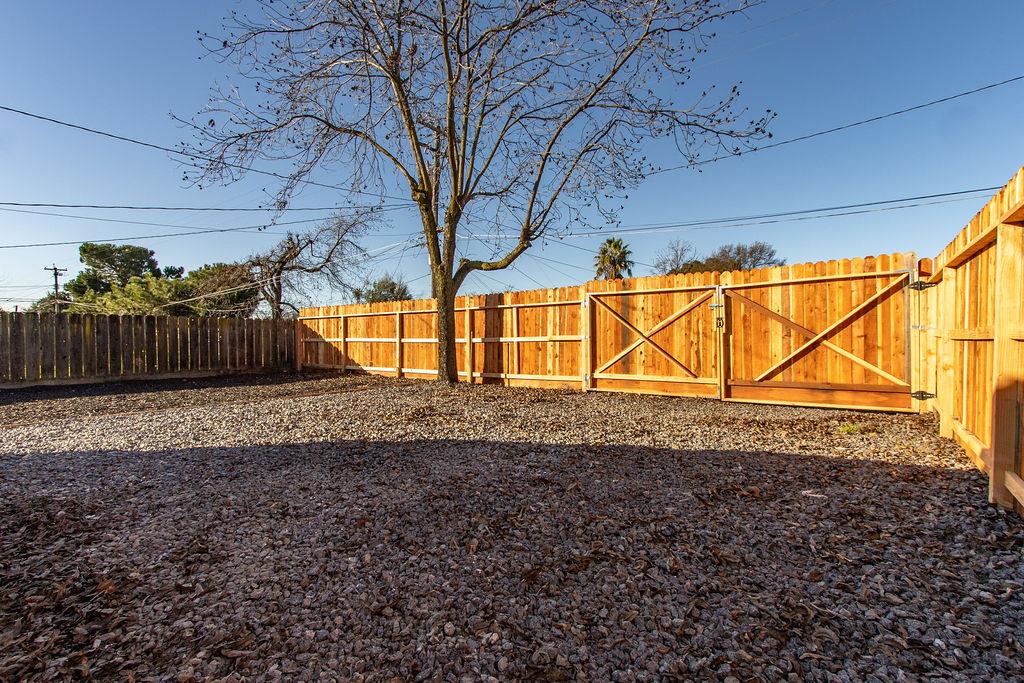 1665 Lois Way, Ceres, CA 95307