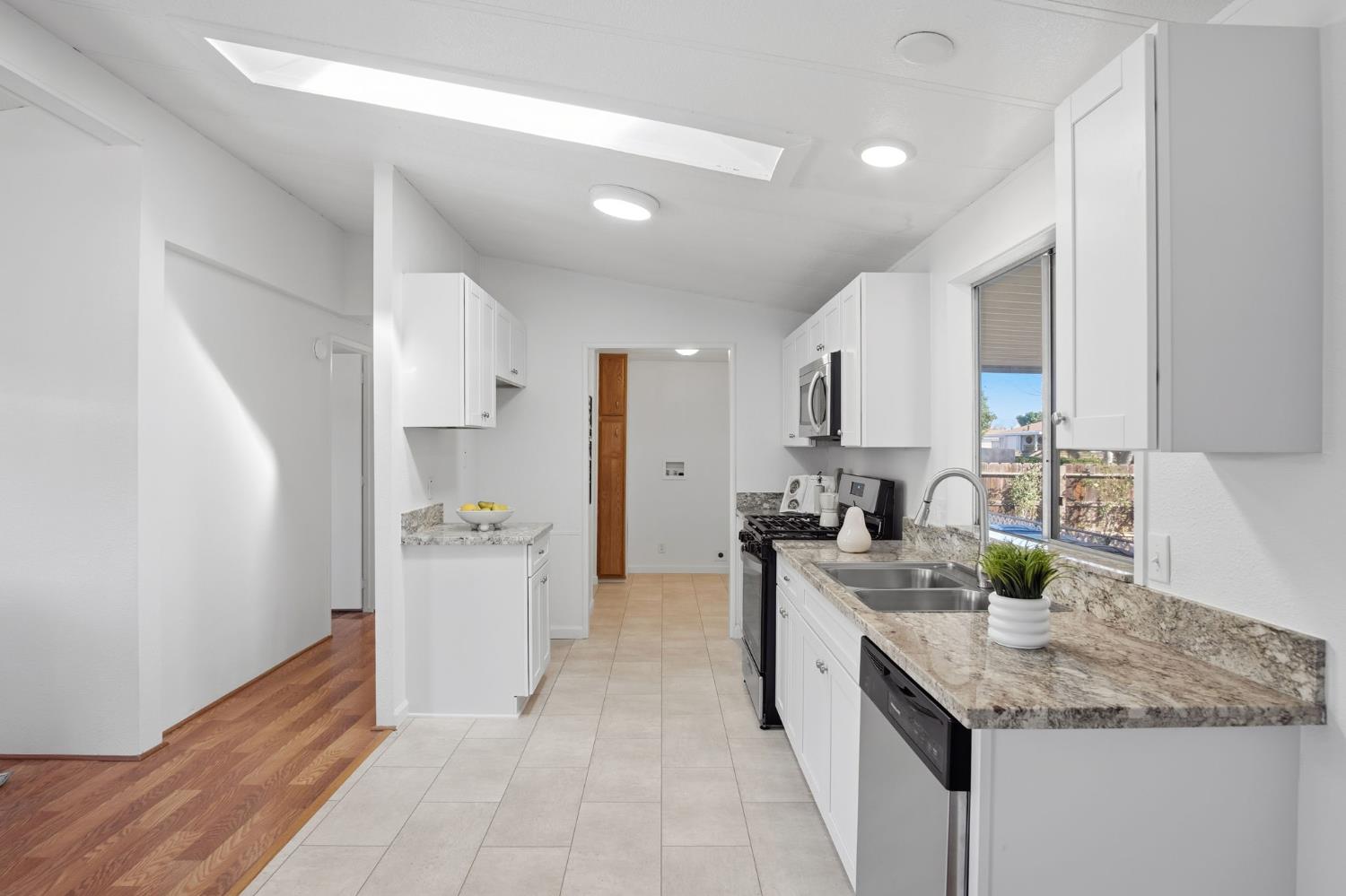 1428 Playground Way, Modesto, CA 95355