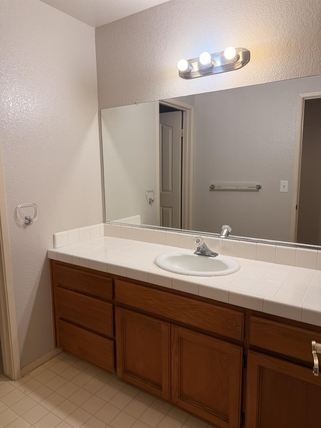 209 Fairwood Dr, Oakdale, CA 95361