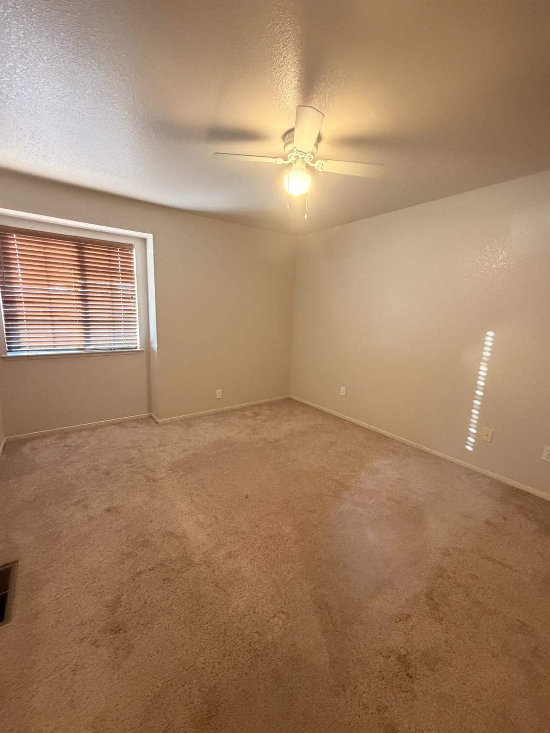 209 Fairwood Dr, Oakdale, CA 95361