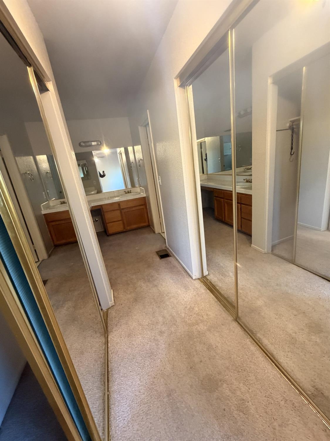 209 Fairwood Dr, Oakdale, CA 95361