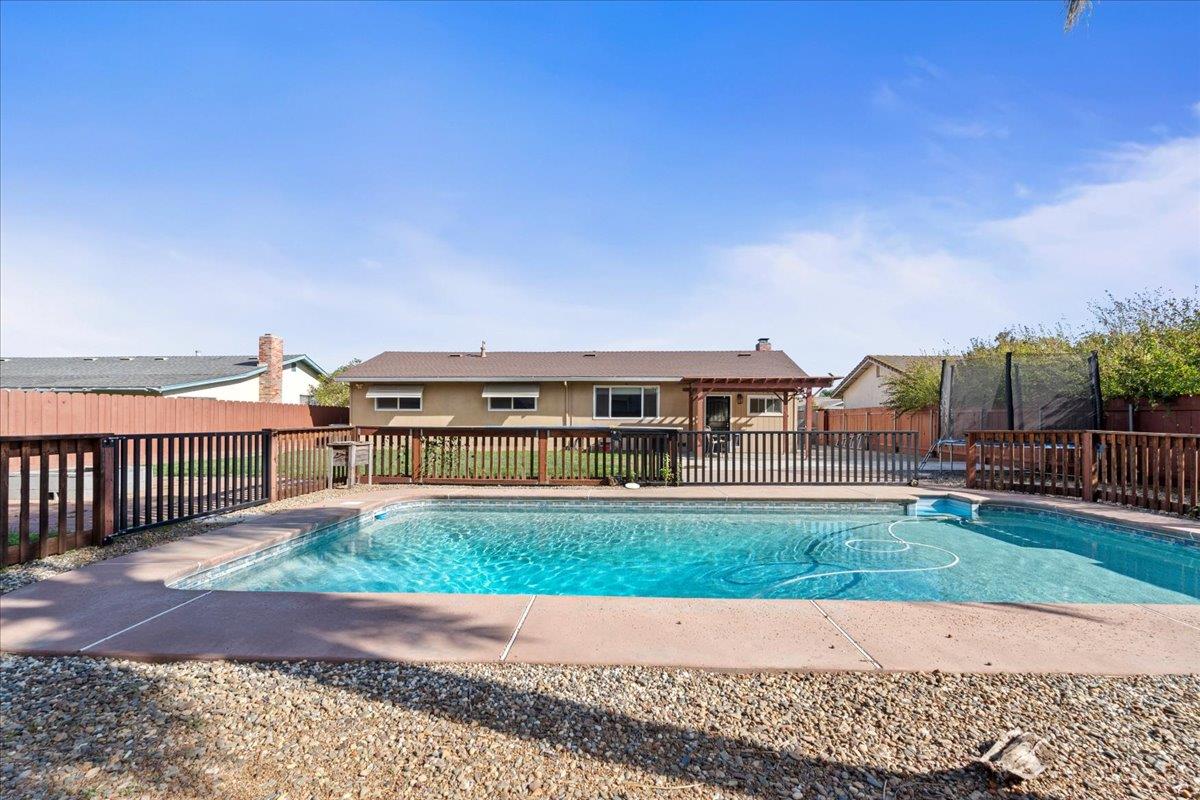 1515 Elizabeth, Escalon, CA 95320