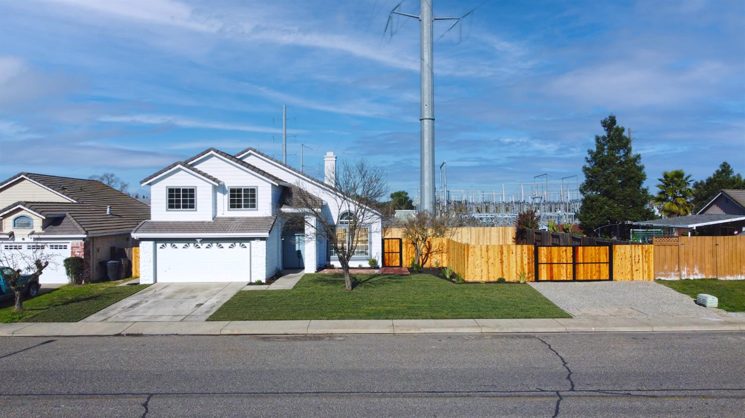 1684 E G St, Oakdale, CA 95361