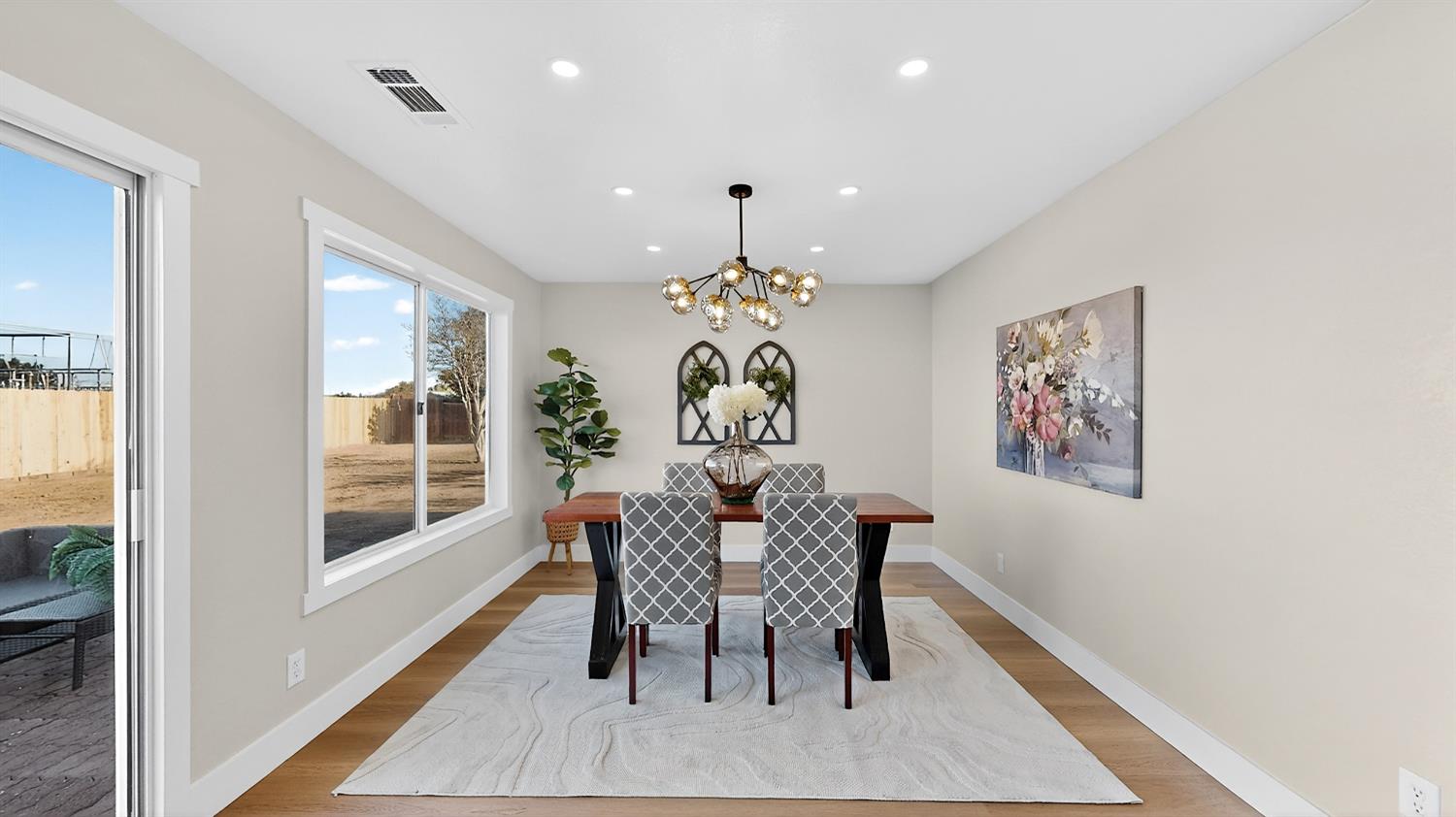 1684 E G St, Oakdale, CA 95361