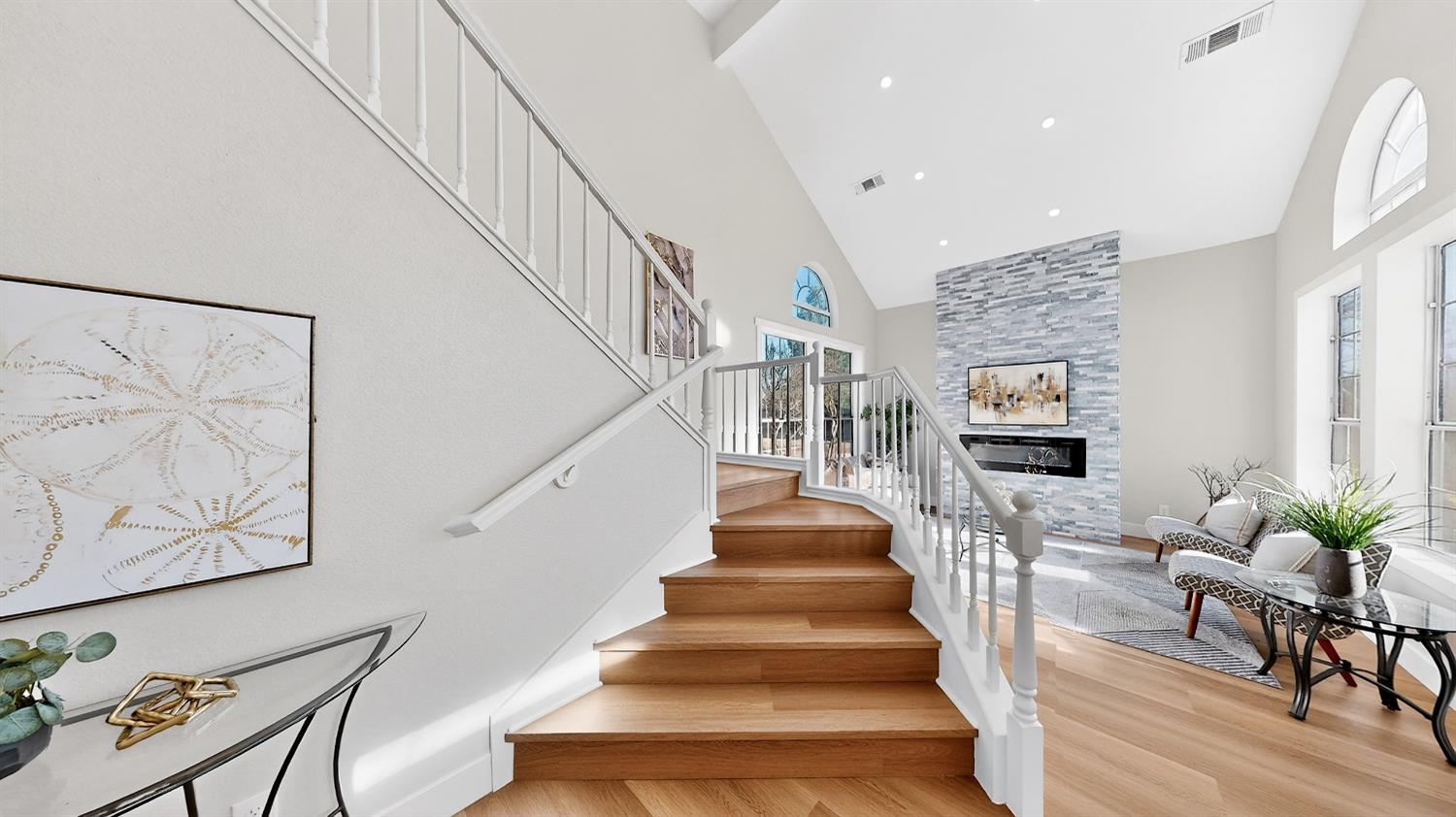 1684 E G St, Oakdale, CA 95361