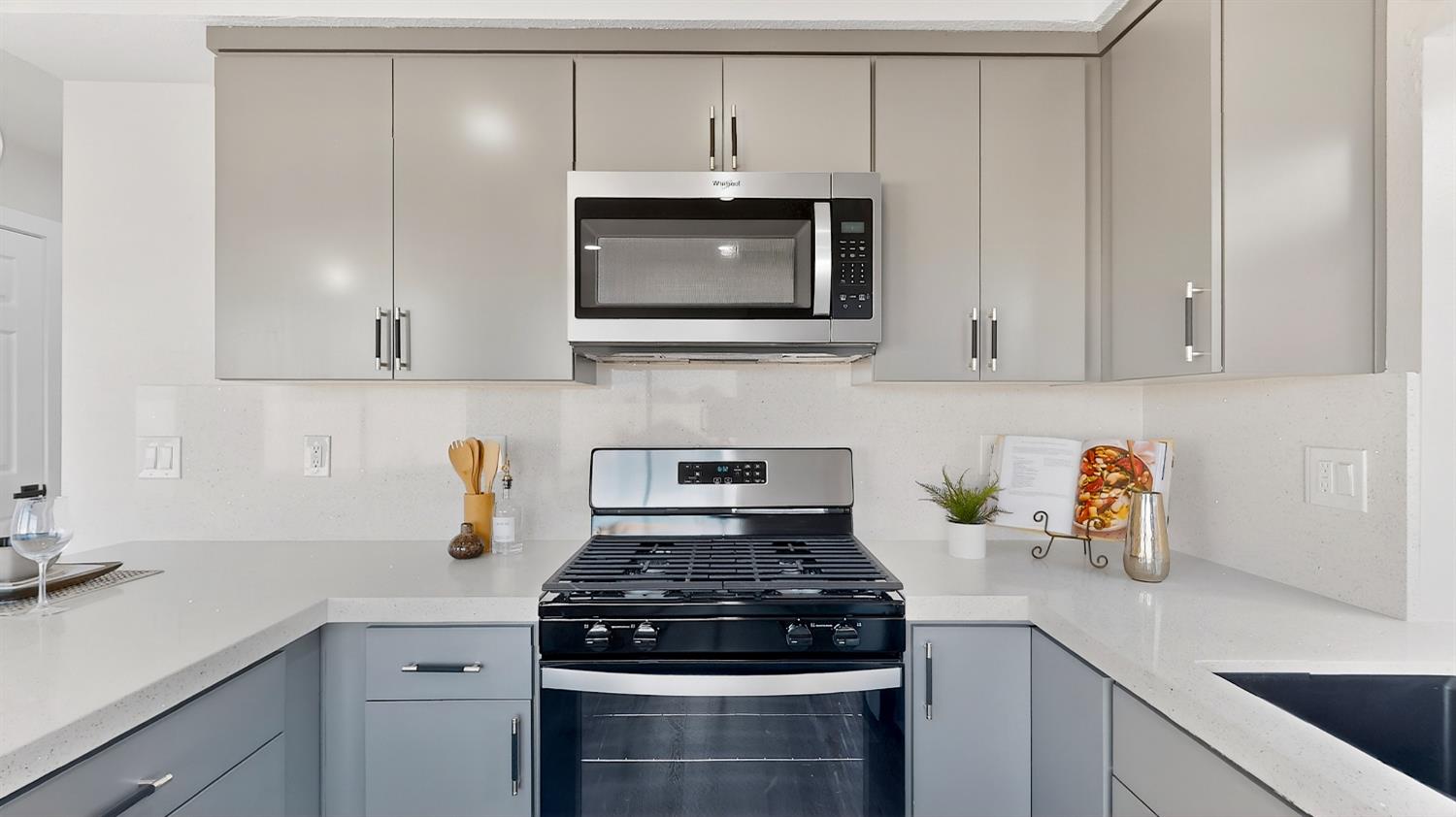 1684 E G St, Oakdale, CA 95361