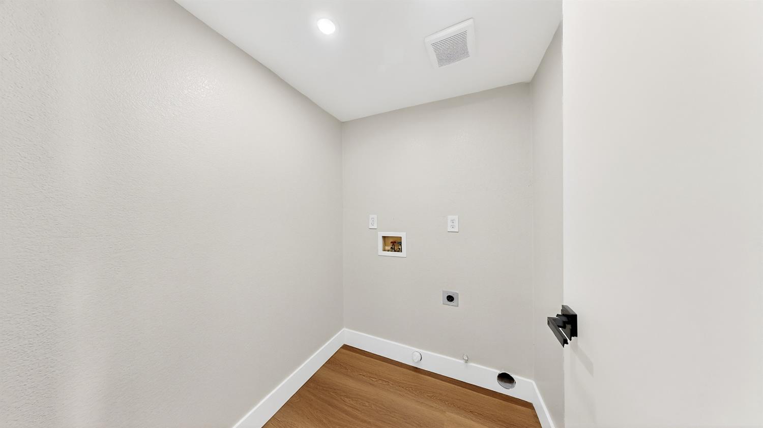 1684 E G St, Oakdale, CA 95361