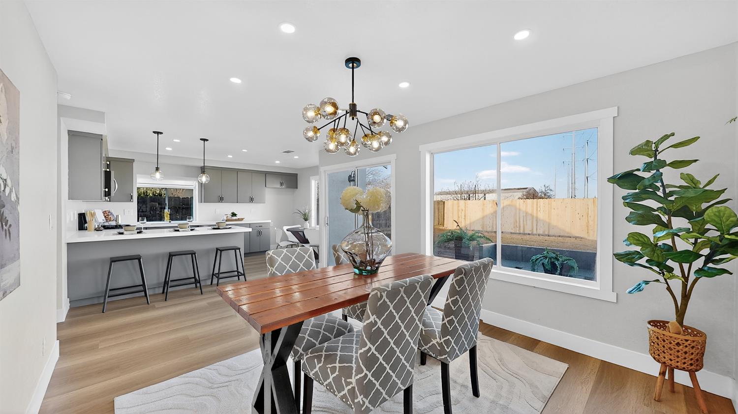 1684 E G St, Oakdale, CA 95361