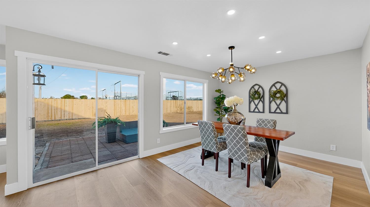 1684 E G St, Oakdale, CA 95361