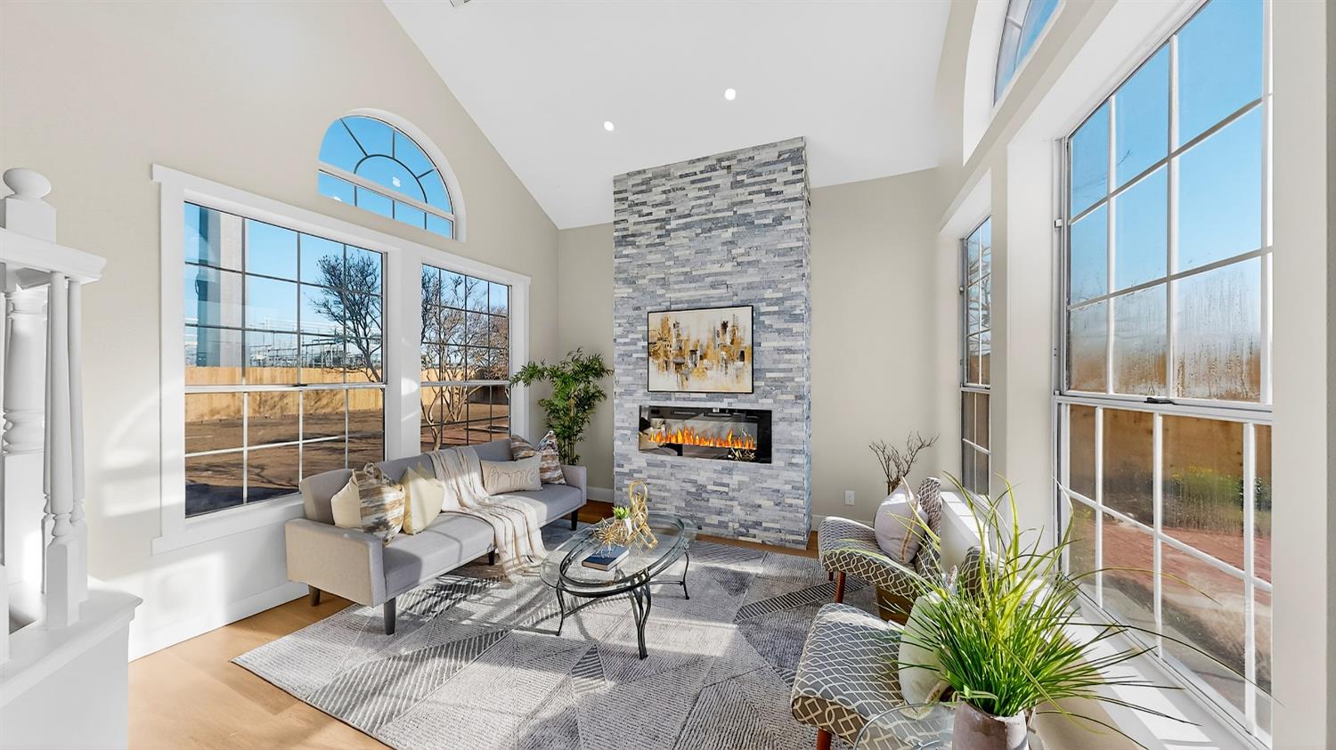 1684 E G St, Oakdale, CA 95361