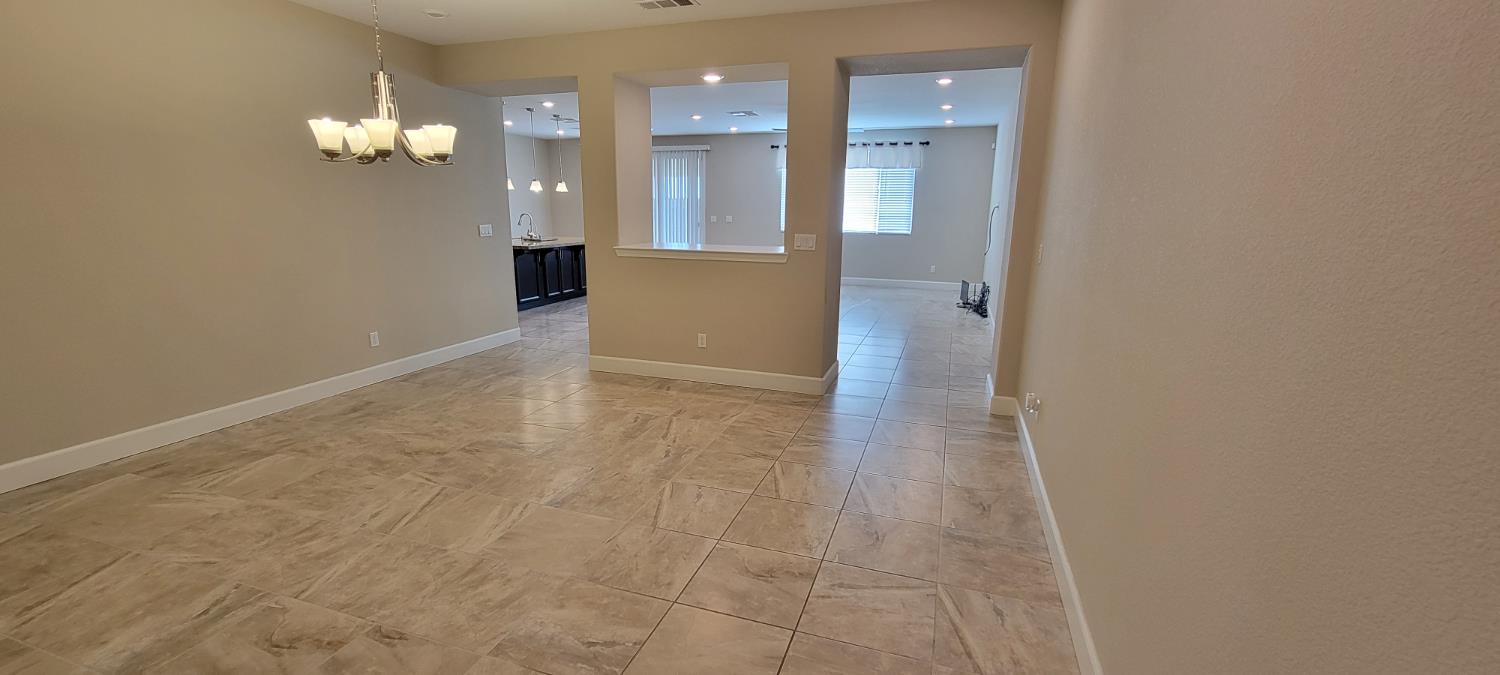 1052 Lavender St, Manteca, CA 95337