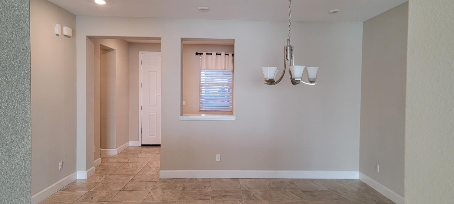 1052 Lavender St, Manteca, CA 95337