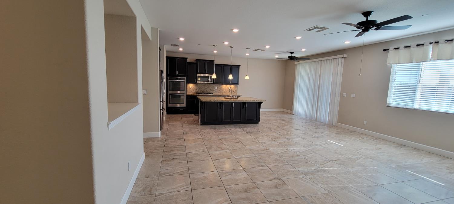 1052 Lavender St, Manteca, CA 95337