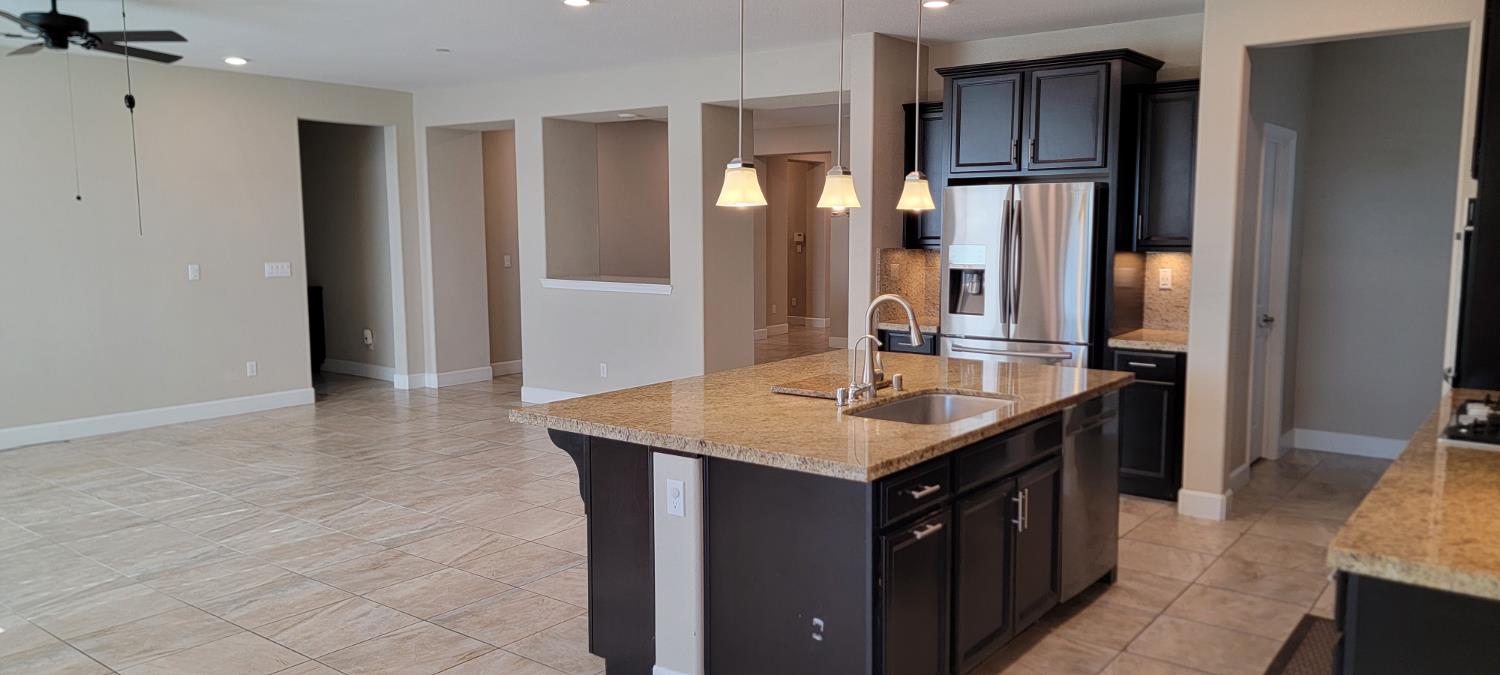 1052 Lavender St, Manteca, CA 95337