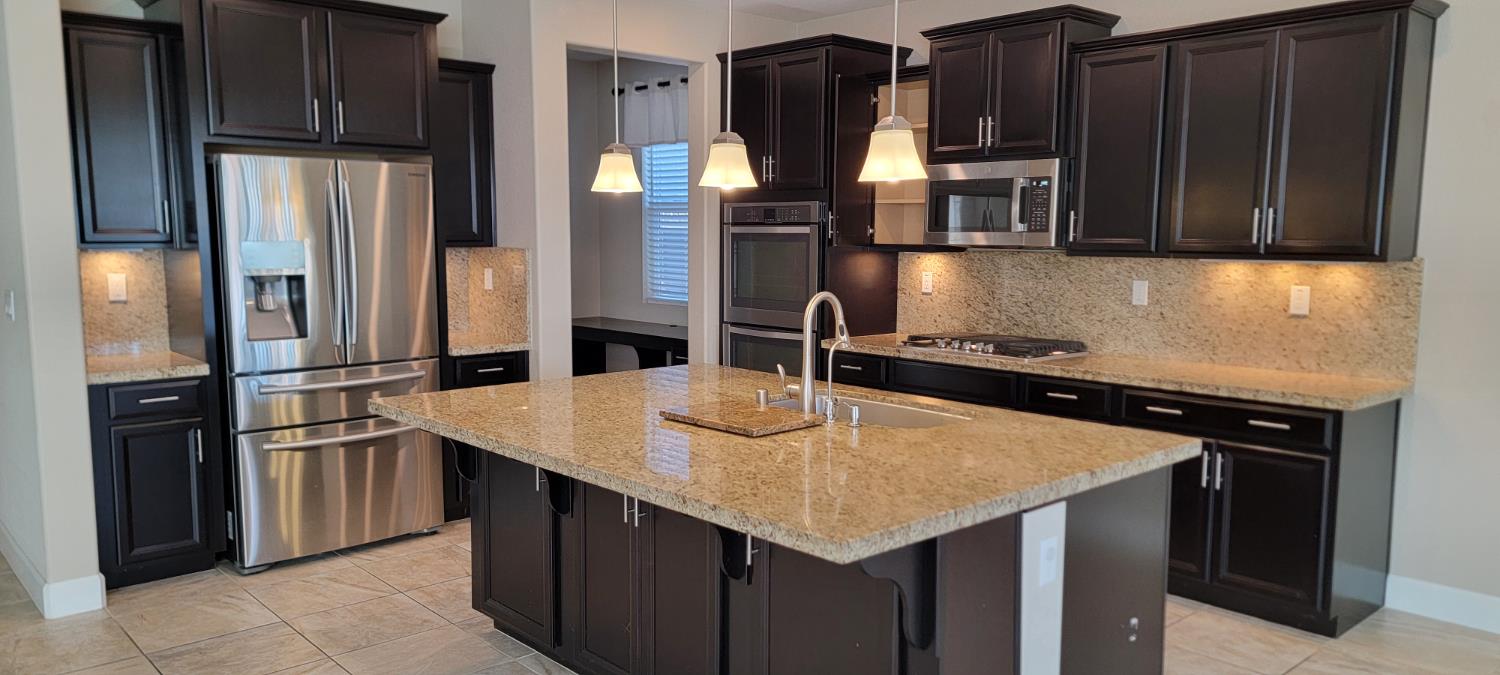 1052 Lavender St, Manteca, CA 95337