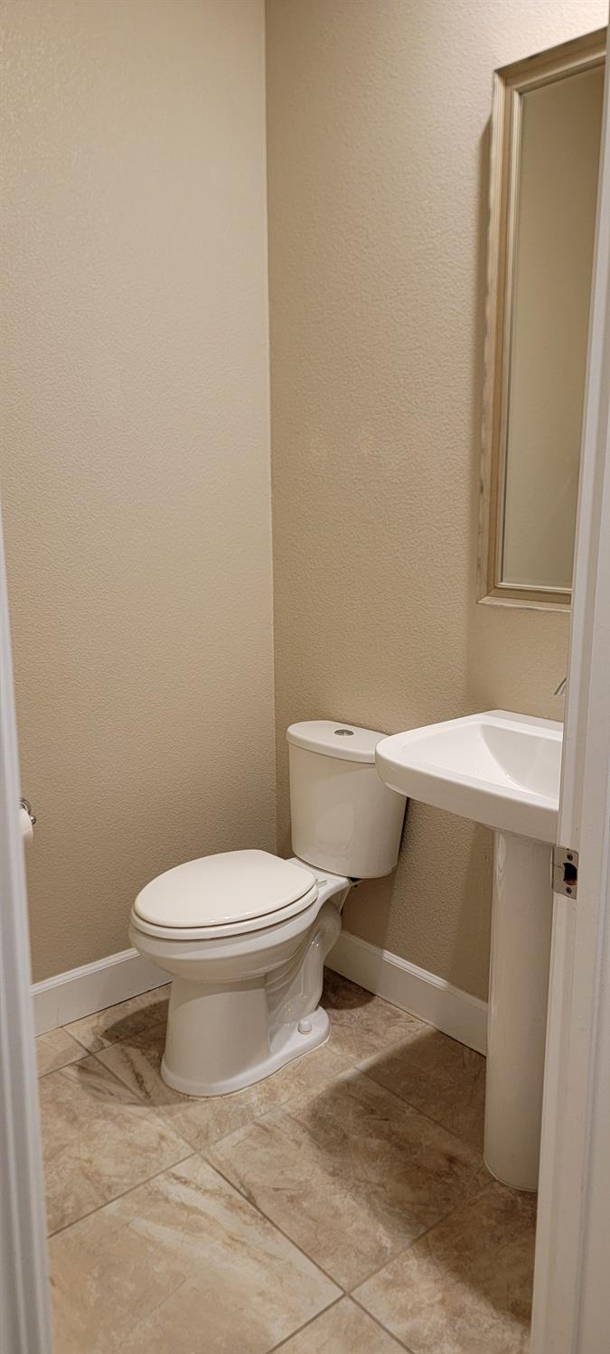 1052 Lavender St, Manteca, CA 95337