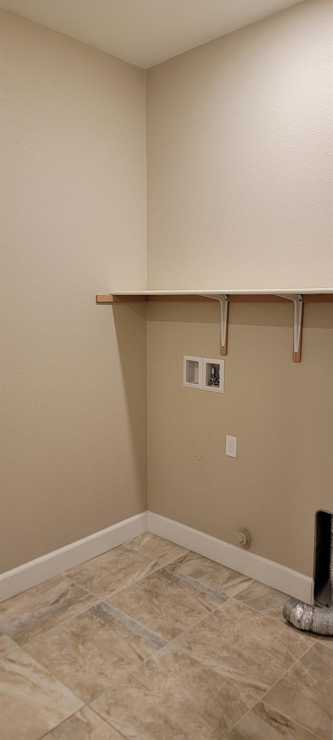 1052 Lavender St, Manteca, CA 95337