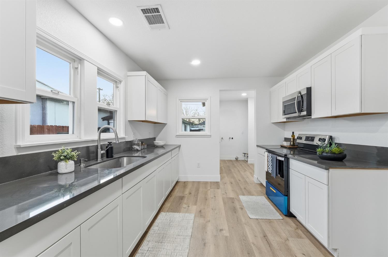 338 Yosemite Ave, Modesto, CA 95351