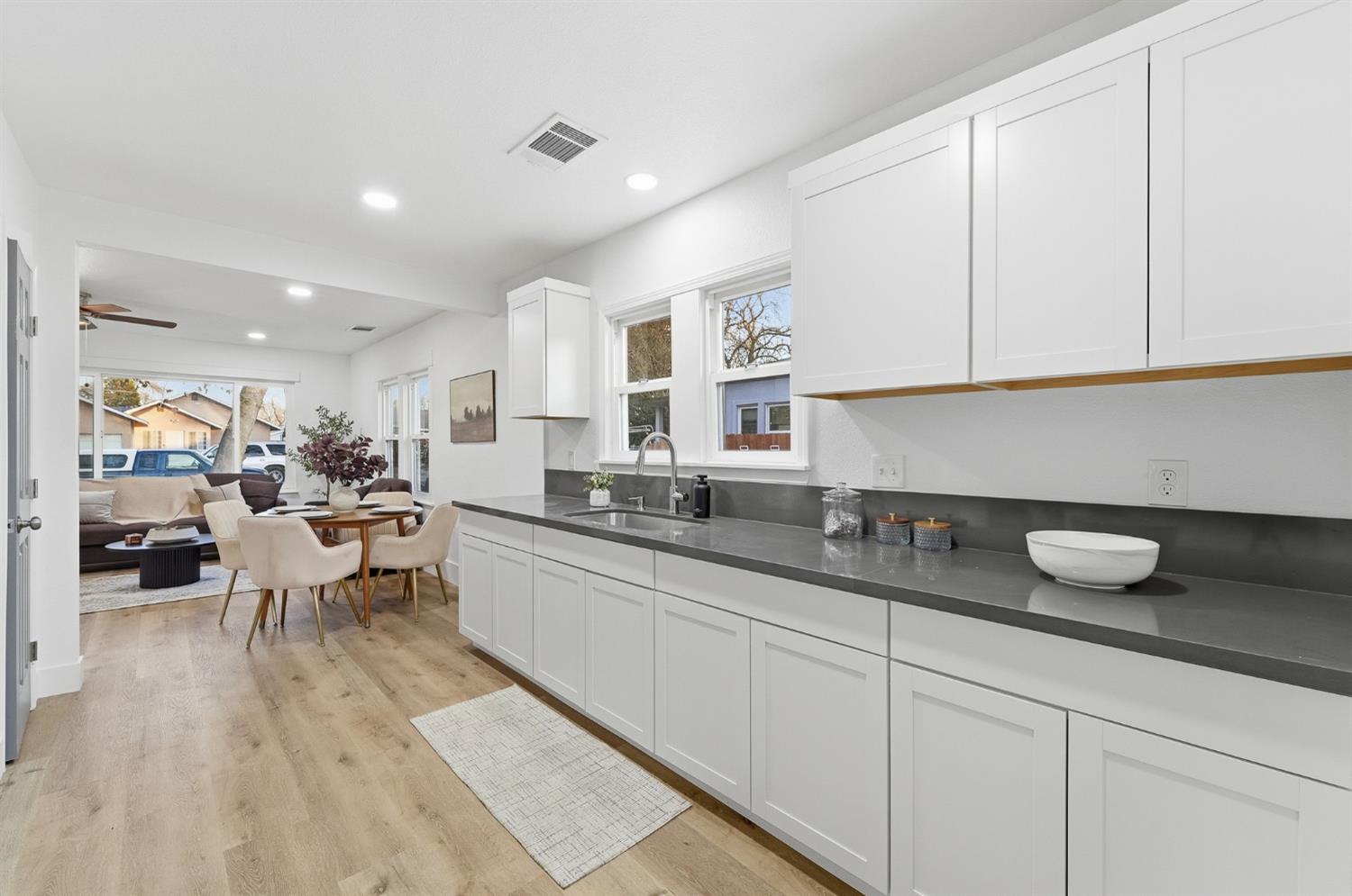 338 Yosemite Ave, Modesto, CA 95351